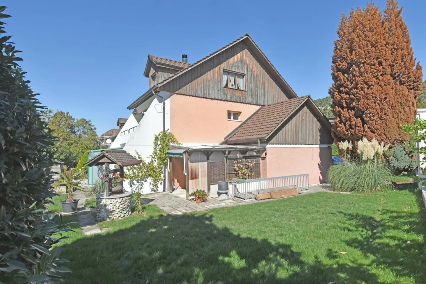 Solides Familienheim mit Garten - Foto 1 von 13