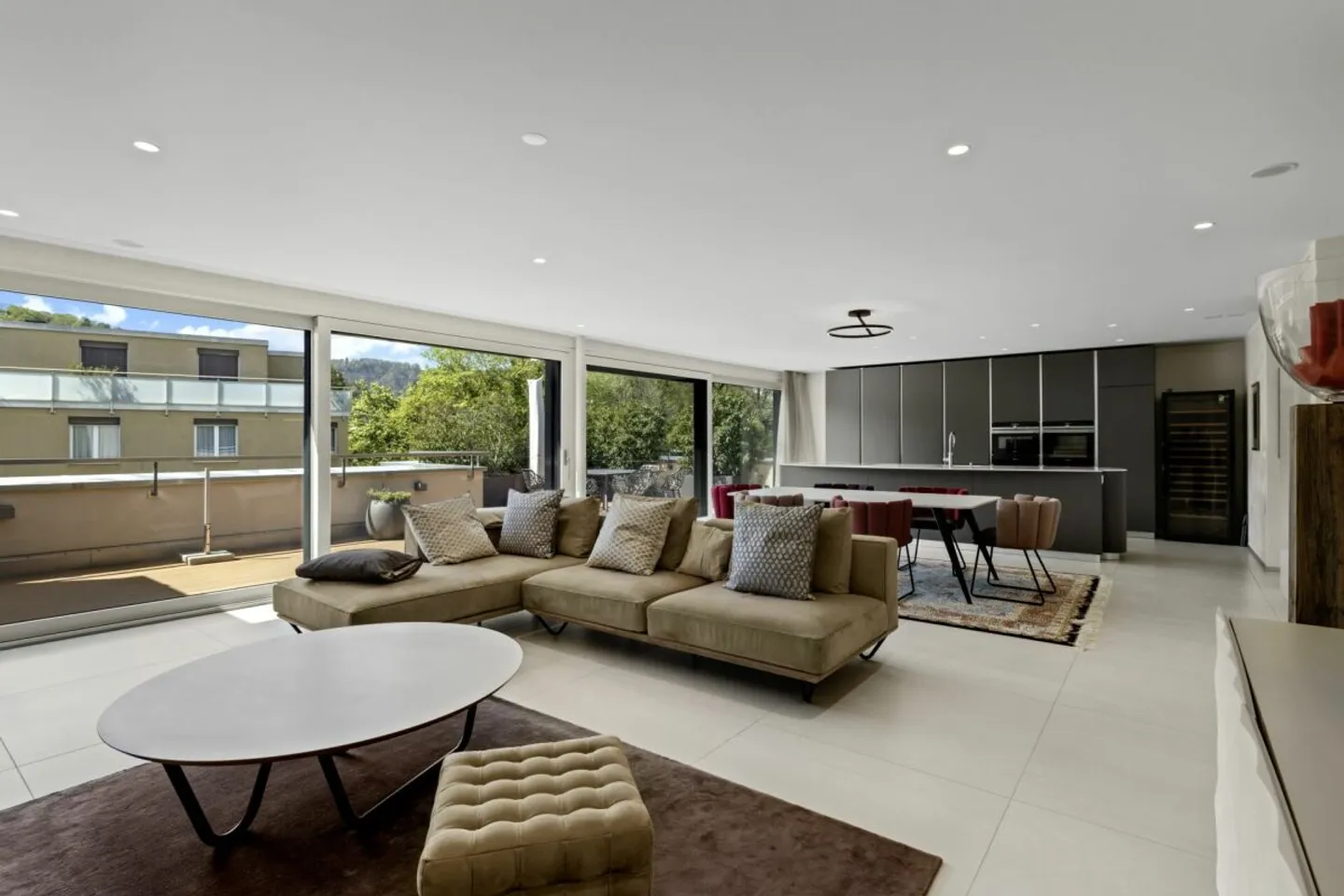 Appartement penthouse avec aménagement intérieur exclusif - Photo 3 sur 6