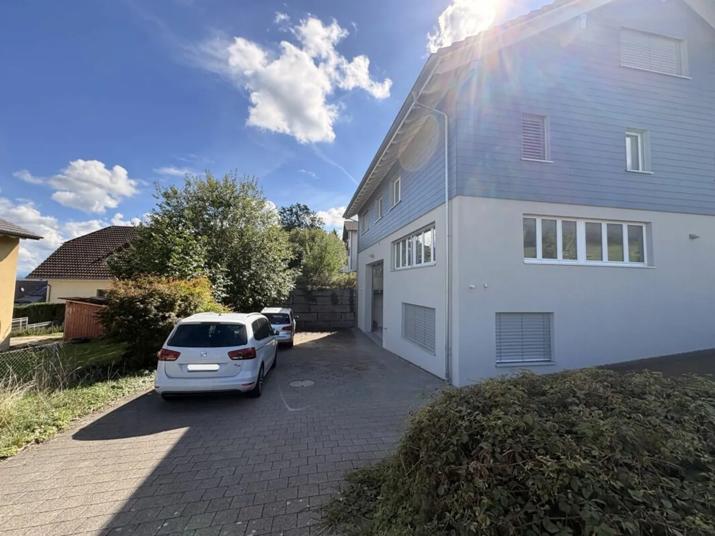 Spacious commercial and residential property with workshop, gallery, and parking spaces - Photo 9 of 13
