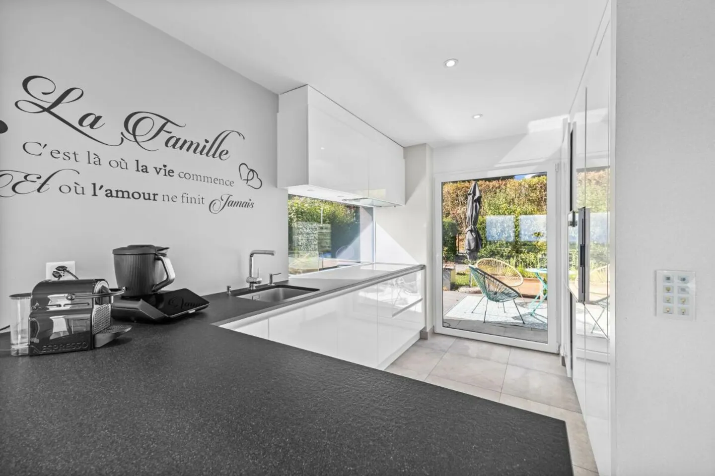 Contemporary villa with panoramic view of Lake Geneva and the Alps - Photo 8 of 13