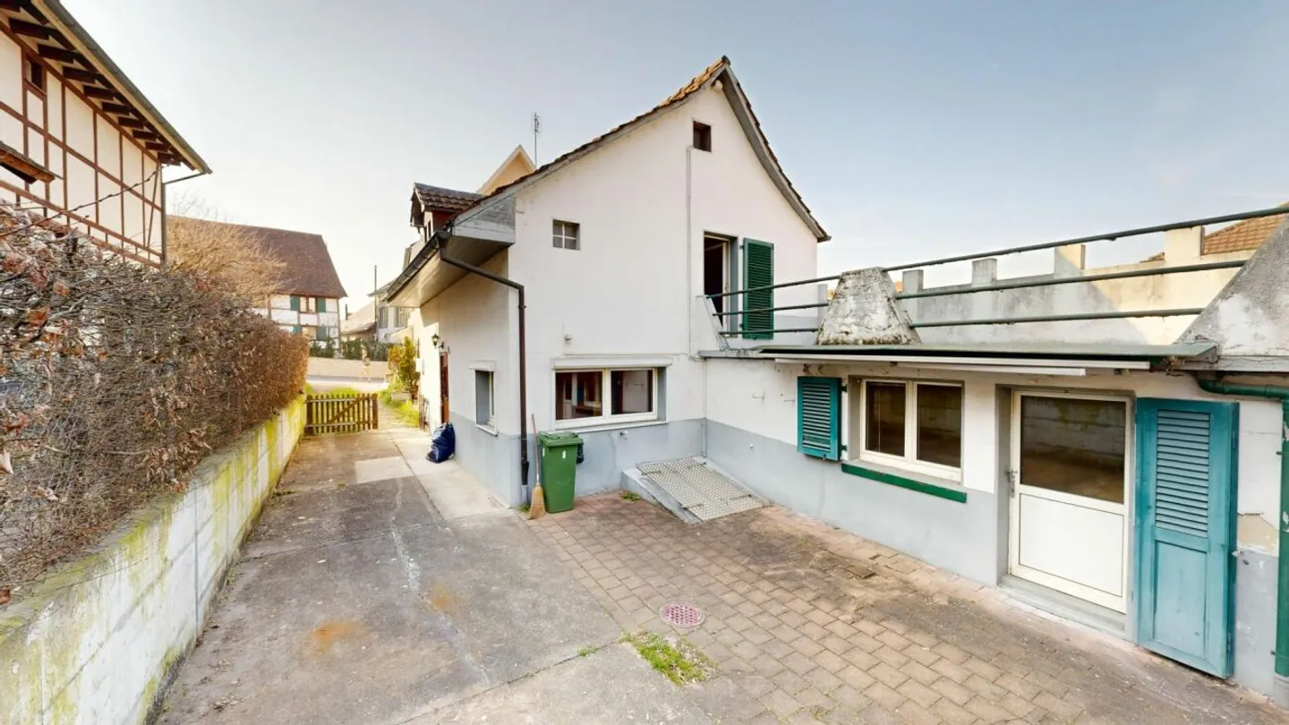 Charmantes Liebhaberobjekt mit Atelier, Werkstatt &amp; Ausbaupotenzial in Allschwil - Foto 1 von 12