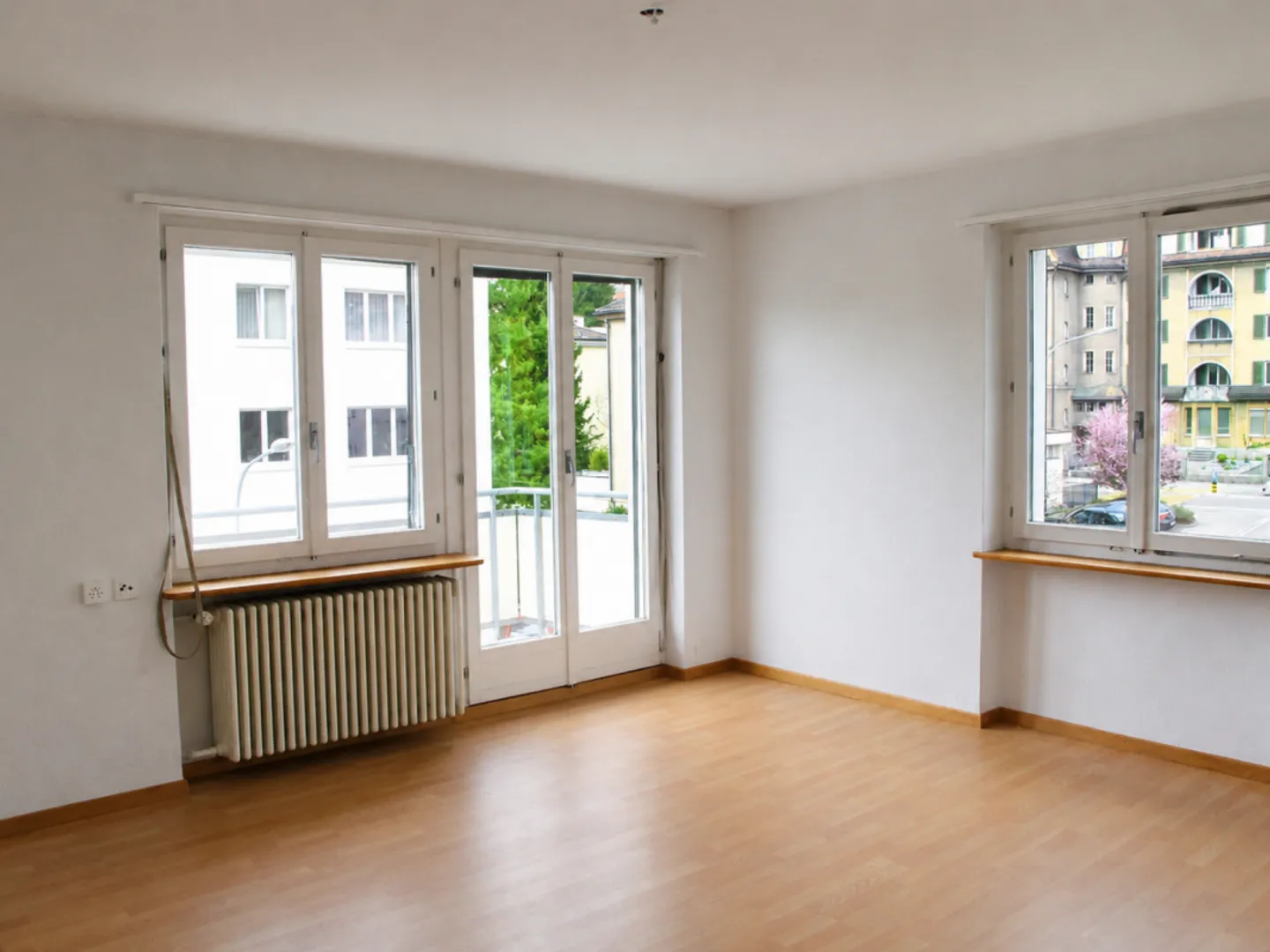 Appartement spacieux de 4 pièces dans un emplacement calme et bien desservi - Photo 3 sur 8