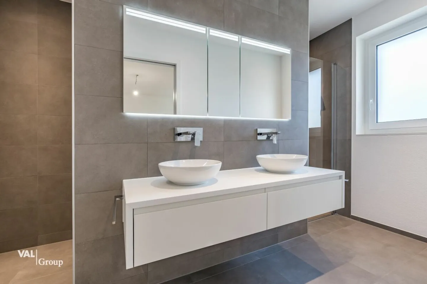 Modern and spacious dream home - Photo 6 of 13