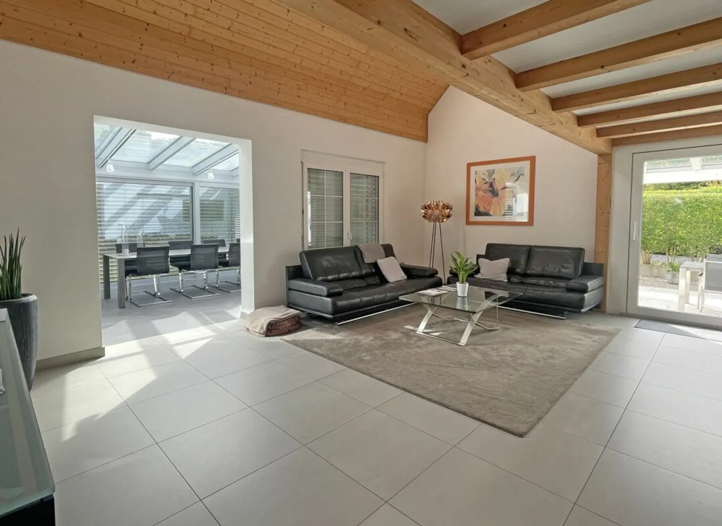 Maison moderne pour deux générations dans un endroit attrayant et adapté aux enfants - Photo 3 sur 13