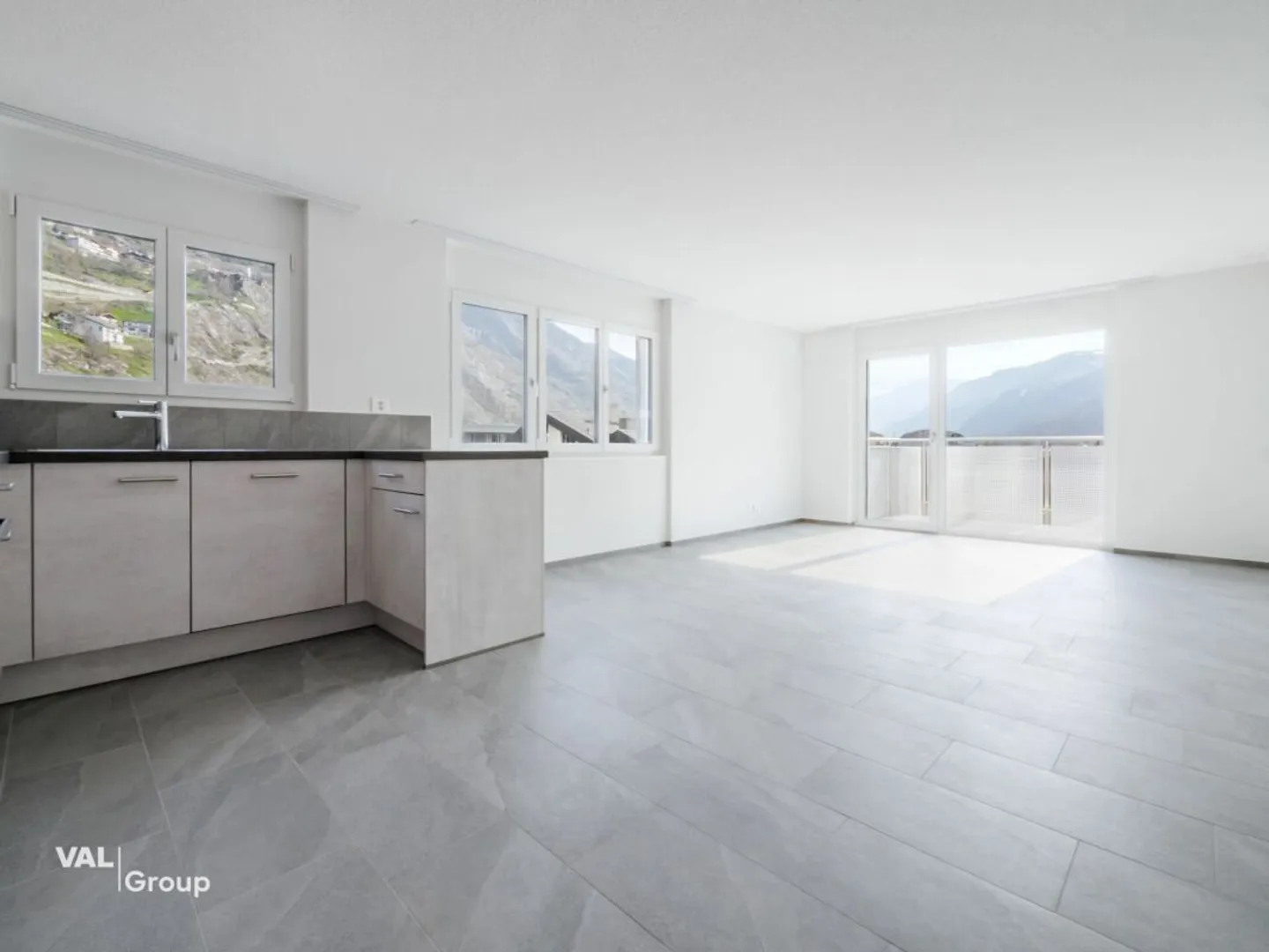 Exclusive 3.5-room new apartment on the top floor - bright & high quality - Photo 1 of 13