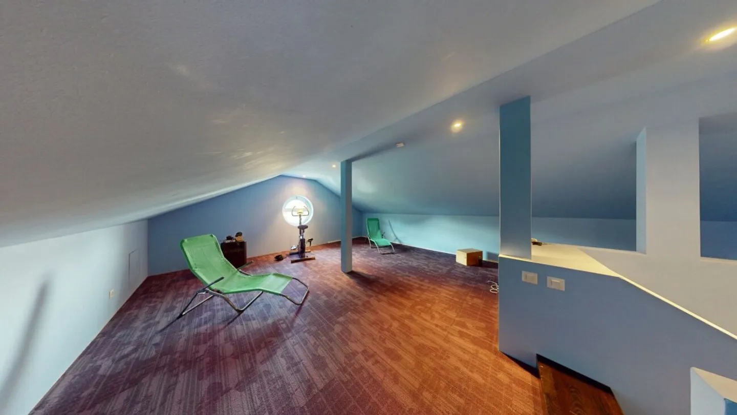 Exklusives 6.5-Zimmer-Doppeleinfamilienhaus mit sonnigem Wintergarten und viel Wohnkomfort - Photo 11 of 13