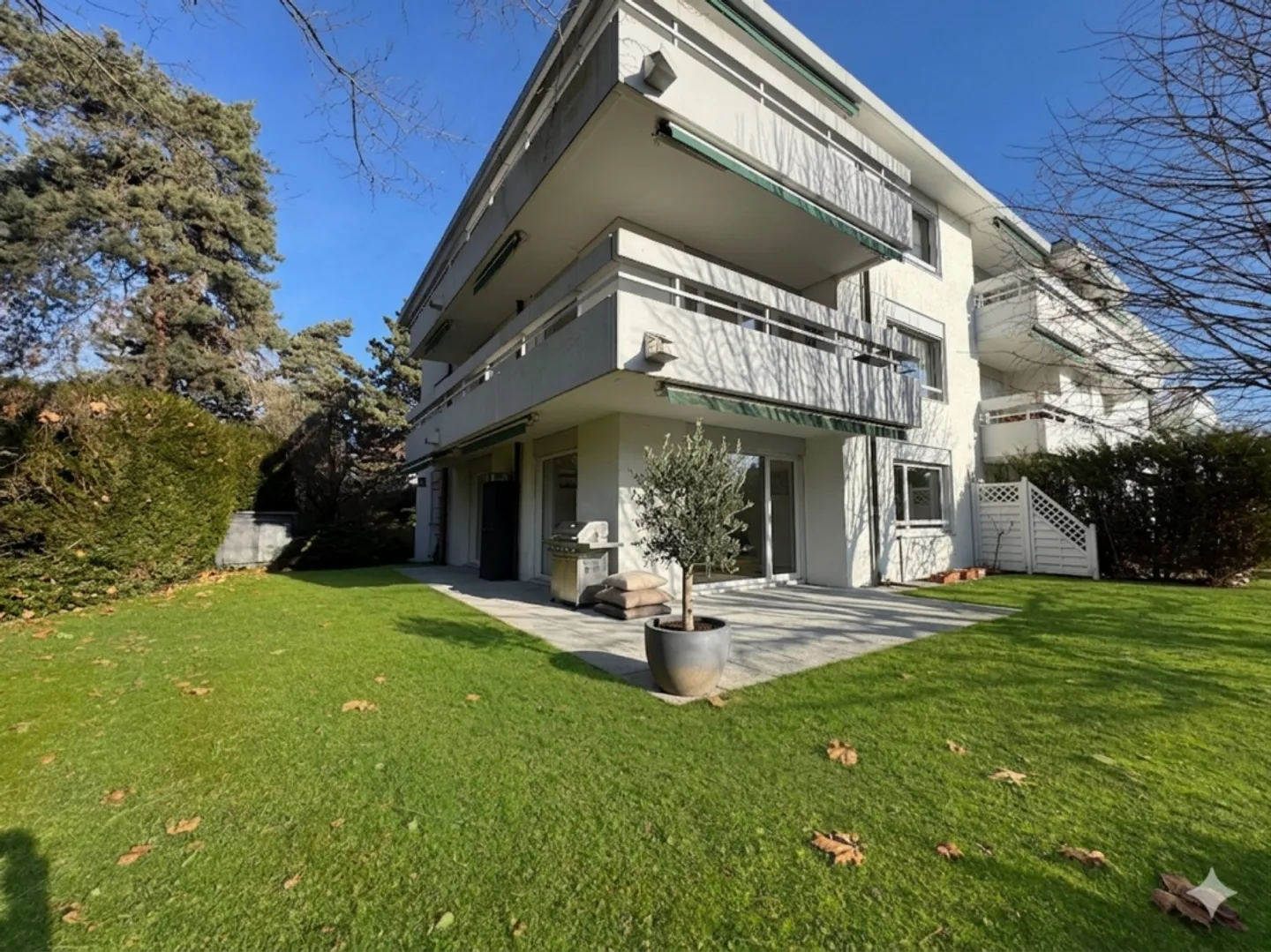 4.5-room apartment in a residence near the lake - Photo 1 of 13