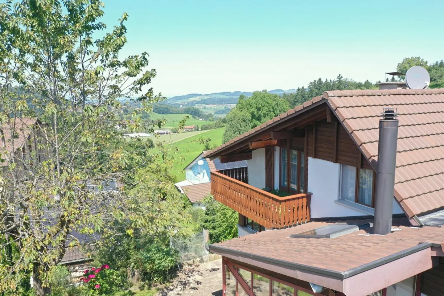 7.5 Room House in a Quiet Cul-de-Sac with a View - Photo 7 of 13