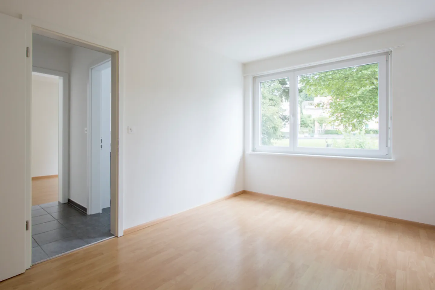 Appartement confortable avec balcon, ascenseur et emplacement central - Photo 4 sur 11