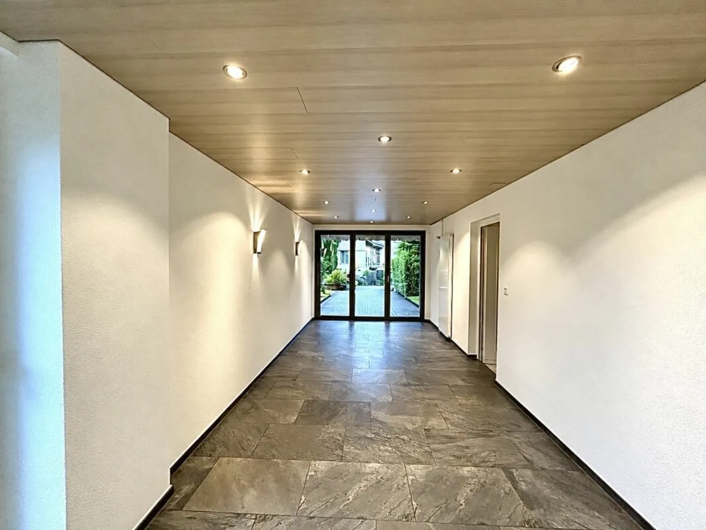 6.5-room single-family house with plenty of space for new ideas! - Photo 11 of 13