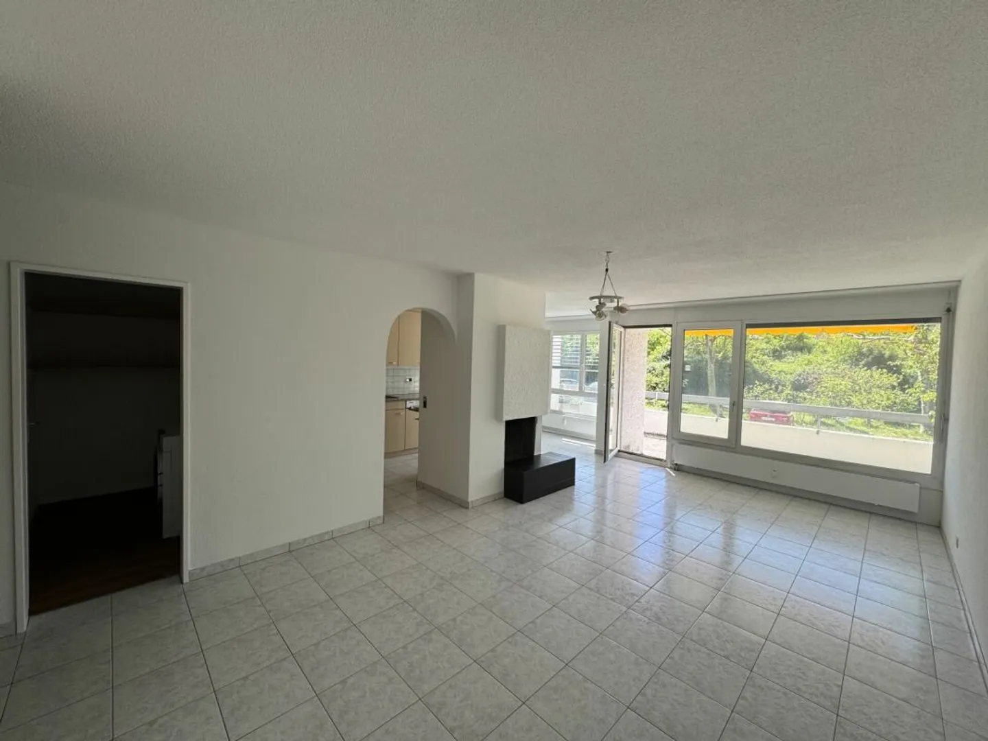 Attractive 5.5-room apartment on the 1st floor - Photo 2 of 13