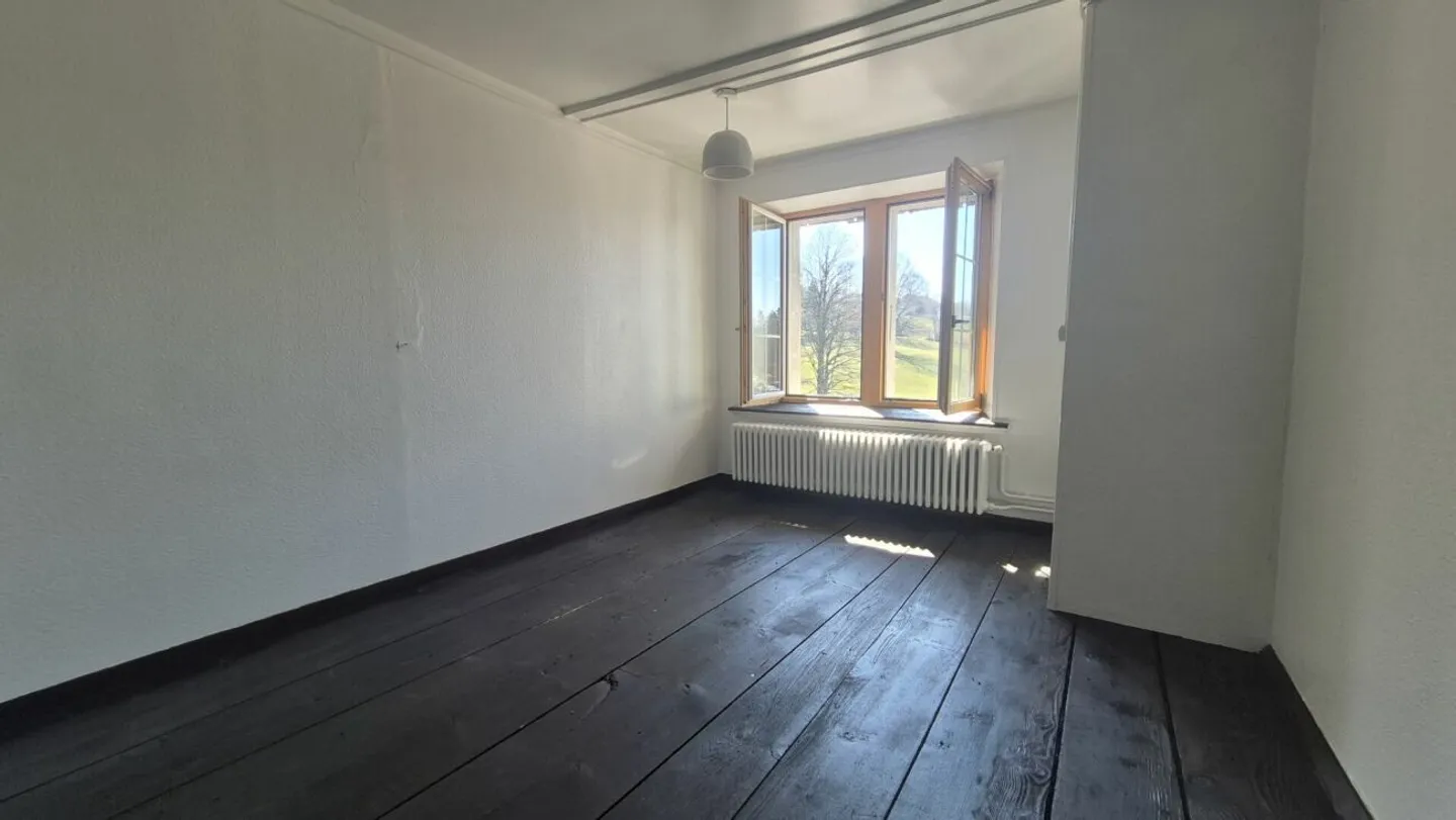 Charm of the old and absolute calm: 5.5-room apartment in Planchettes - Photo 8 of 12