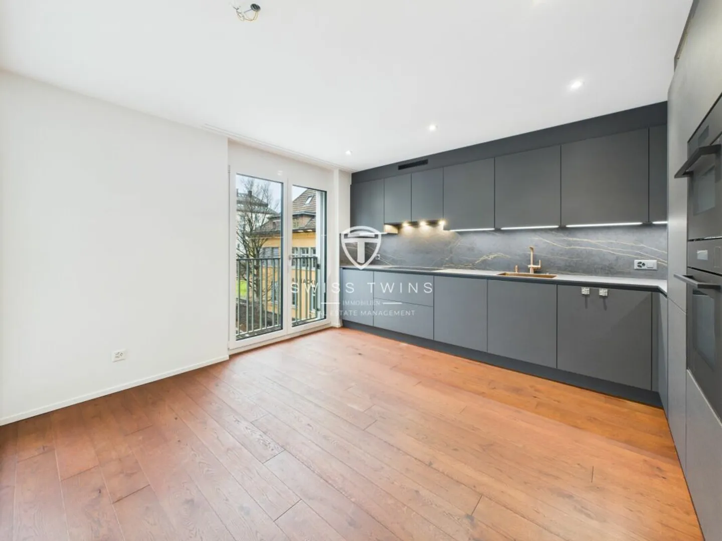 Il lusso urbano incontra la tranquillità - Elegante appartamento di 4,5 stanze con ascensore per auto - Foto 3 di 13