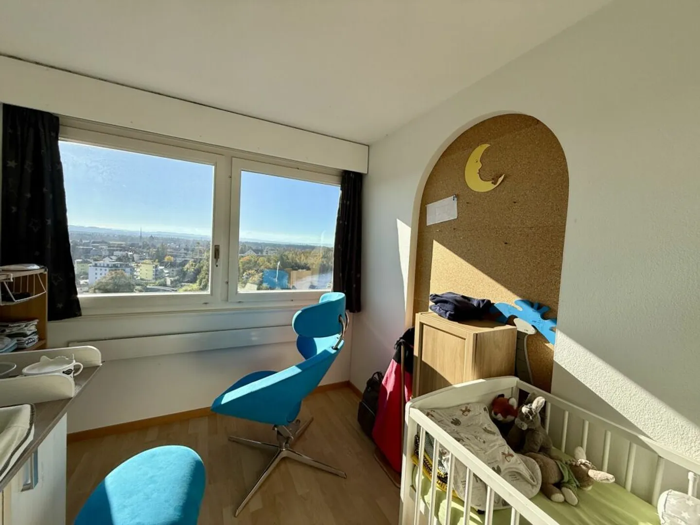 Ampio appartamento di 5,5 stanze con bella vista in una posizione centrale a Derendingen - Foto 10 di 13