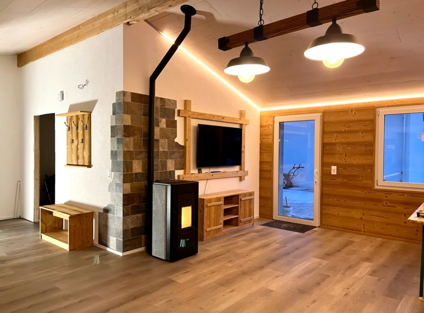 3-Generationenhaus mit Baulandreserve in Schwarzsee FR - vollvermietet an bester Lage! - Photo 5 sur 13