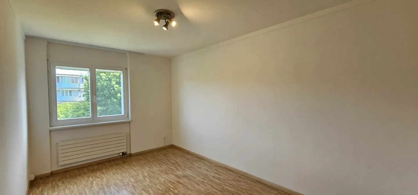 Bright and quiet 4.5 room apartment in a central location including hobby room and underground parking space - Photo 5 of 7