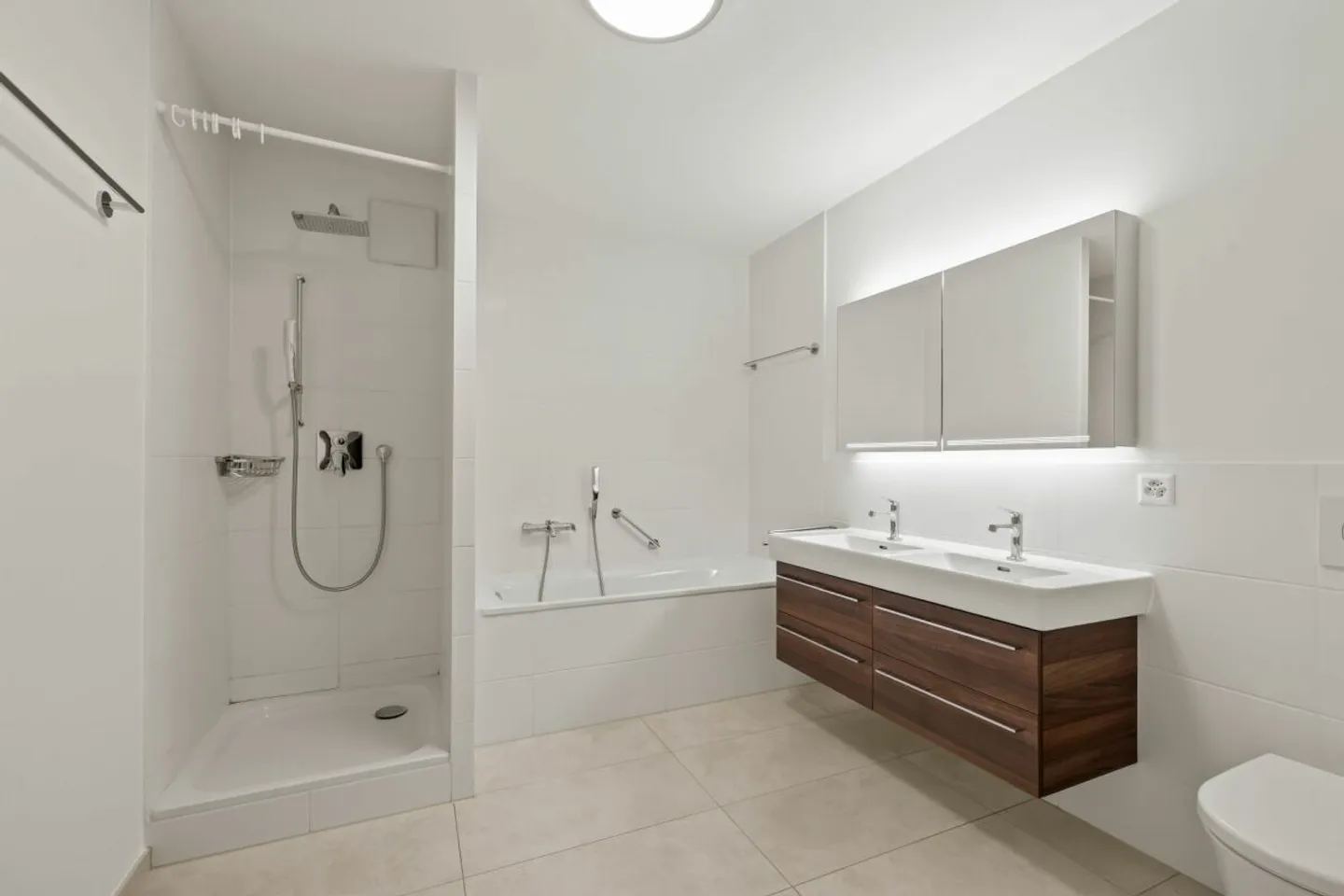 Grosszügiges Wohnen auf einer Etage - am Spalentor - Foto 9 di 13