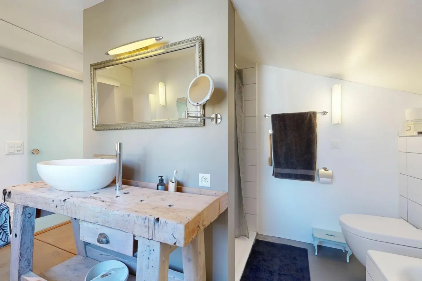 Modern single-family house with commercial share - Photo 8 of 13