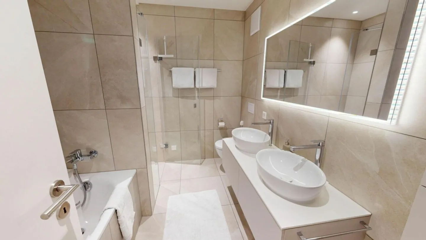 Condominium exclusif de 4½ pièces avec "Swim-Spa" dans un emplacement privilégié - Photo 2 sur 9