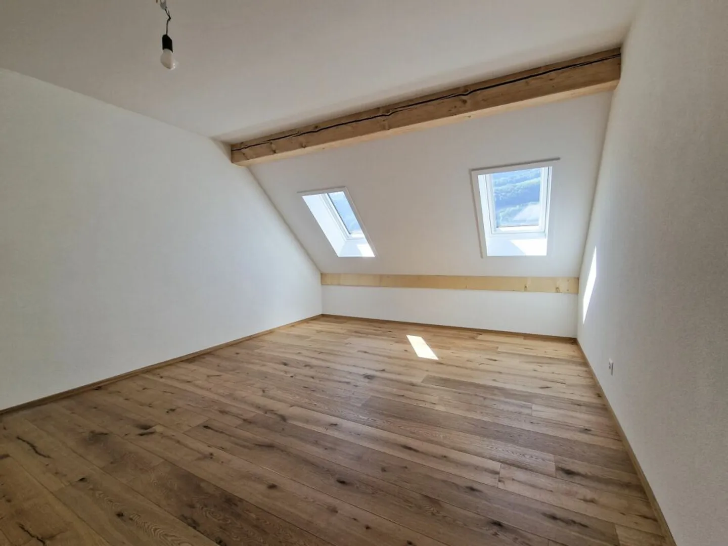 Move in and enjoy - completely renovated 3-room attic apartment (maisonette) - Photo 8 of 12