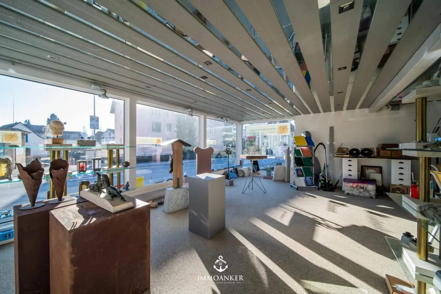 Vivre, Travailler ou Louer - Maison de 7,5 pièces avec part commerciale et potentiel polyvalent - Photo 2 sur 13