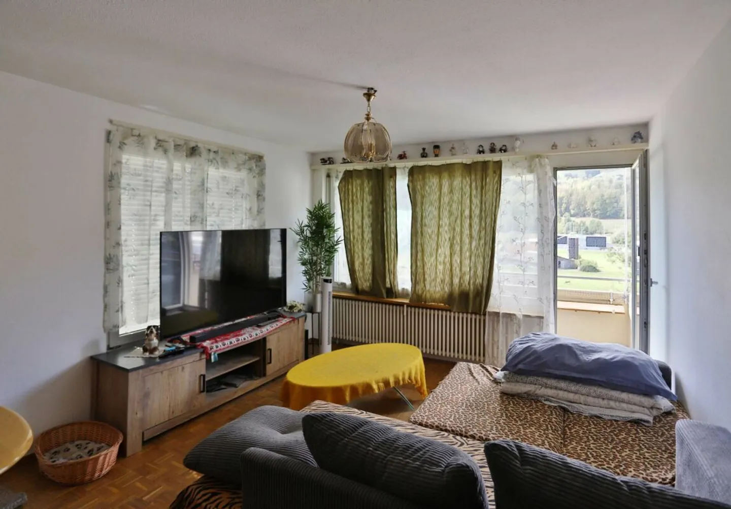 Appartement loué de 4.5 pièces avec vue sur la verdure - Photo 3 sur 8