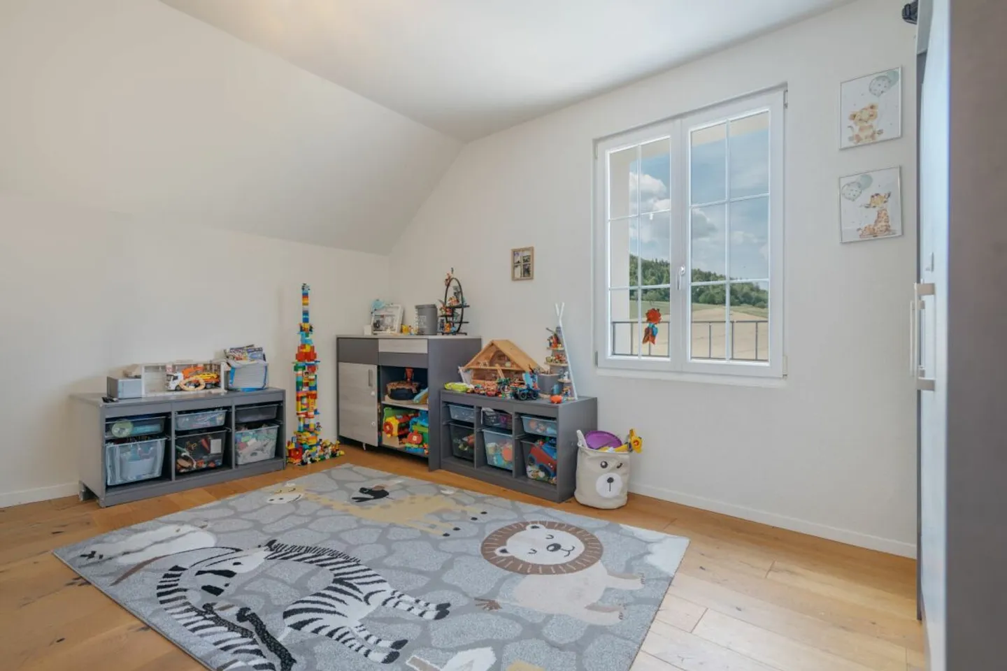 Charmante appartement de 4,5 pièces avec vue panoramique et finition de haute qualité - Photo 9 sur 13