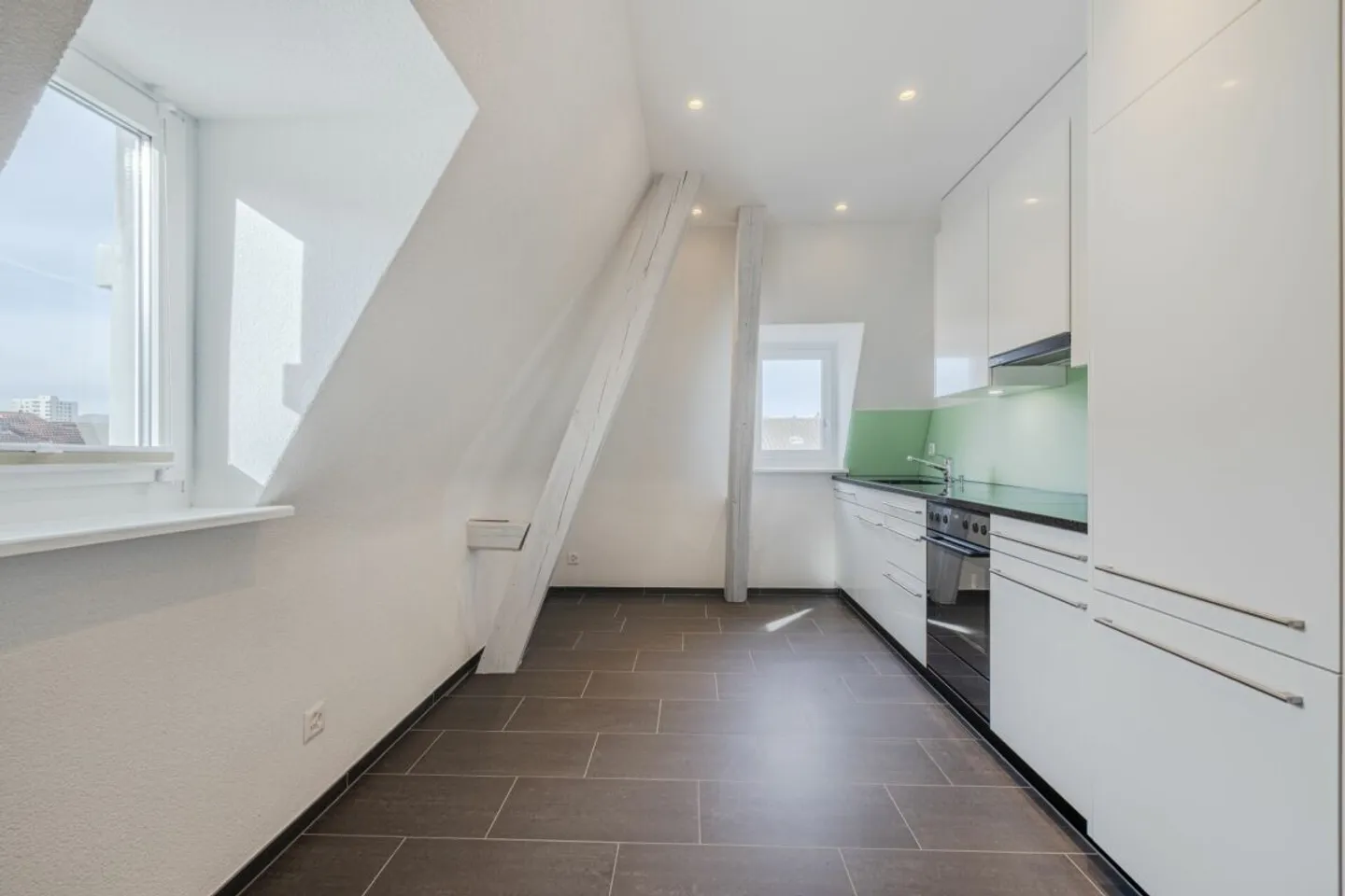 Einzigartige Dachwohnung in Seenähe - Photo 1 sur 13