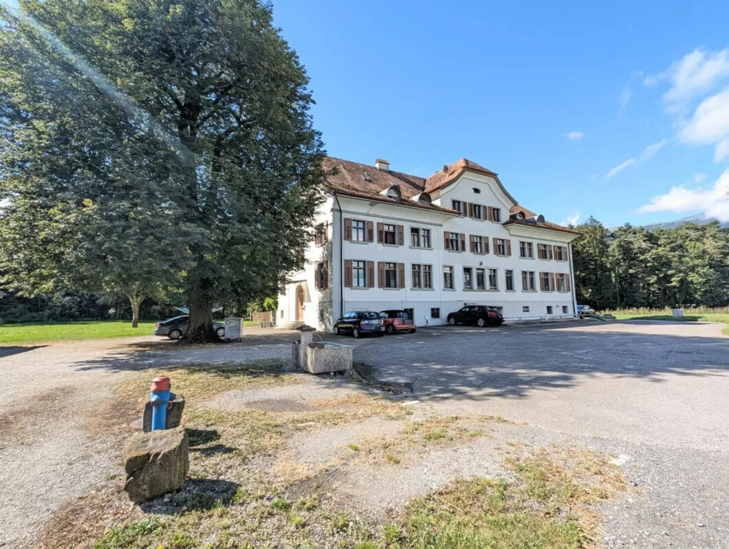 Gepflegte Liegenschaft mit einer top Rendite (10.7%) und Bergsicht - Foto 2 von 13