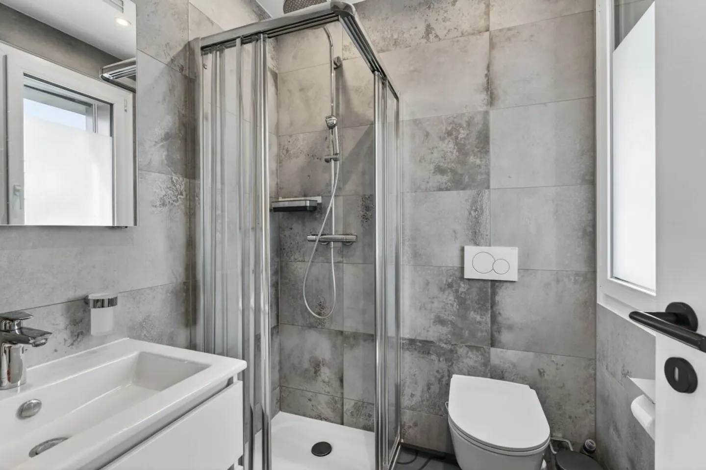 Modernes 4,5-Zimmer-Apartment mit Balkon und Seeblick - Foto 12 von 13