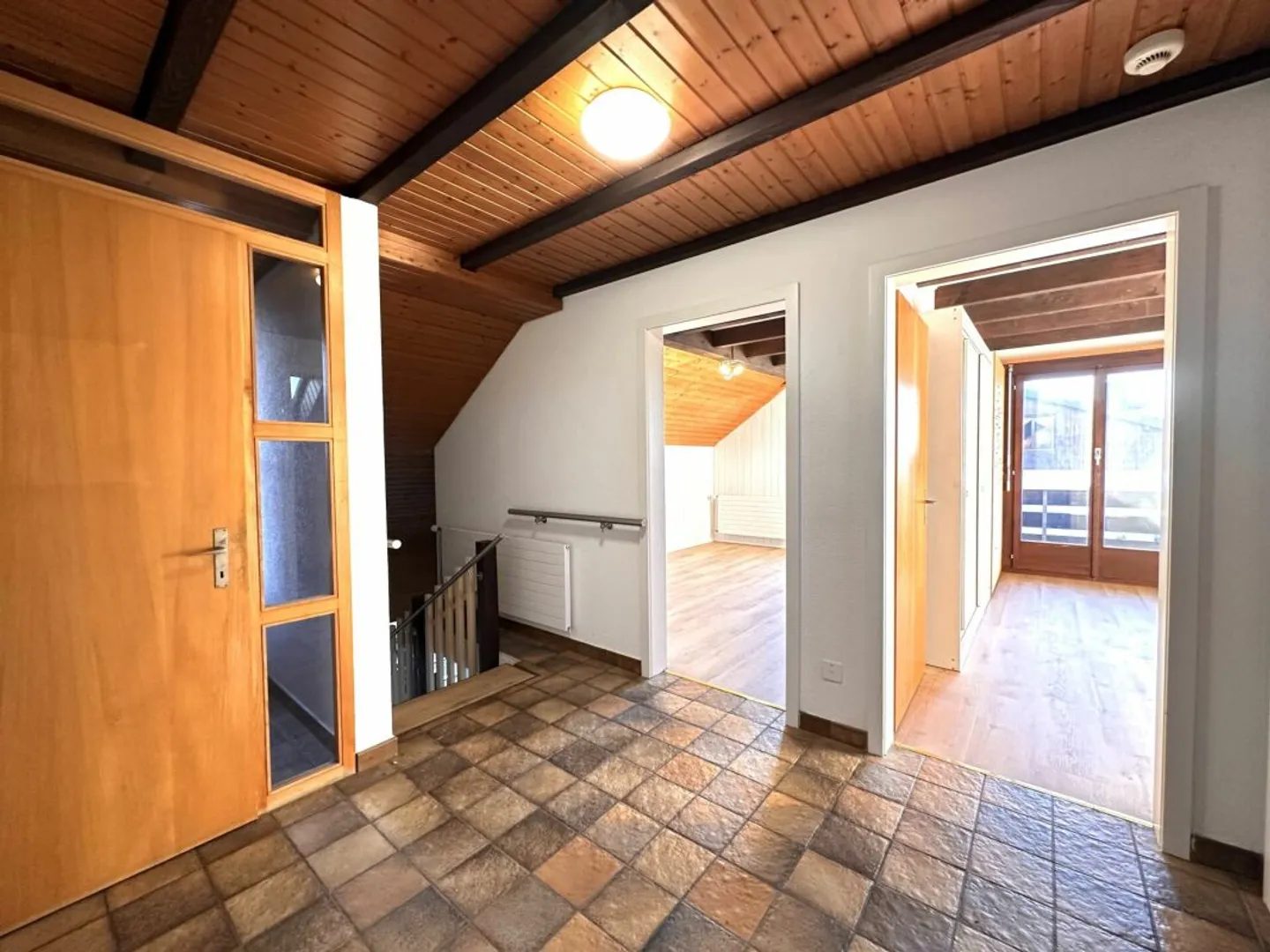 Single-family house in a beautiful residential area with great views - Photo 7 of 13