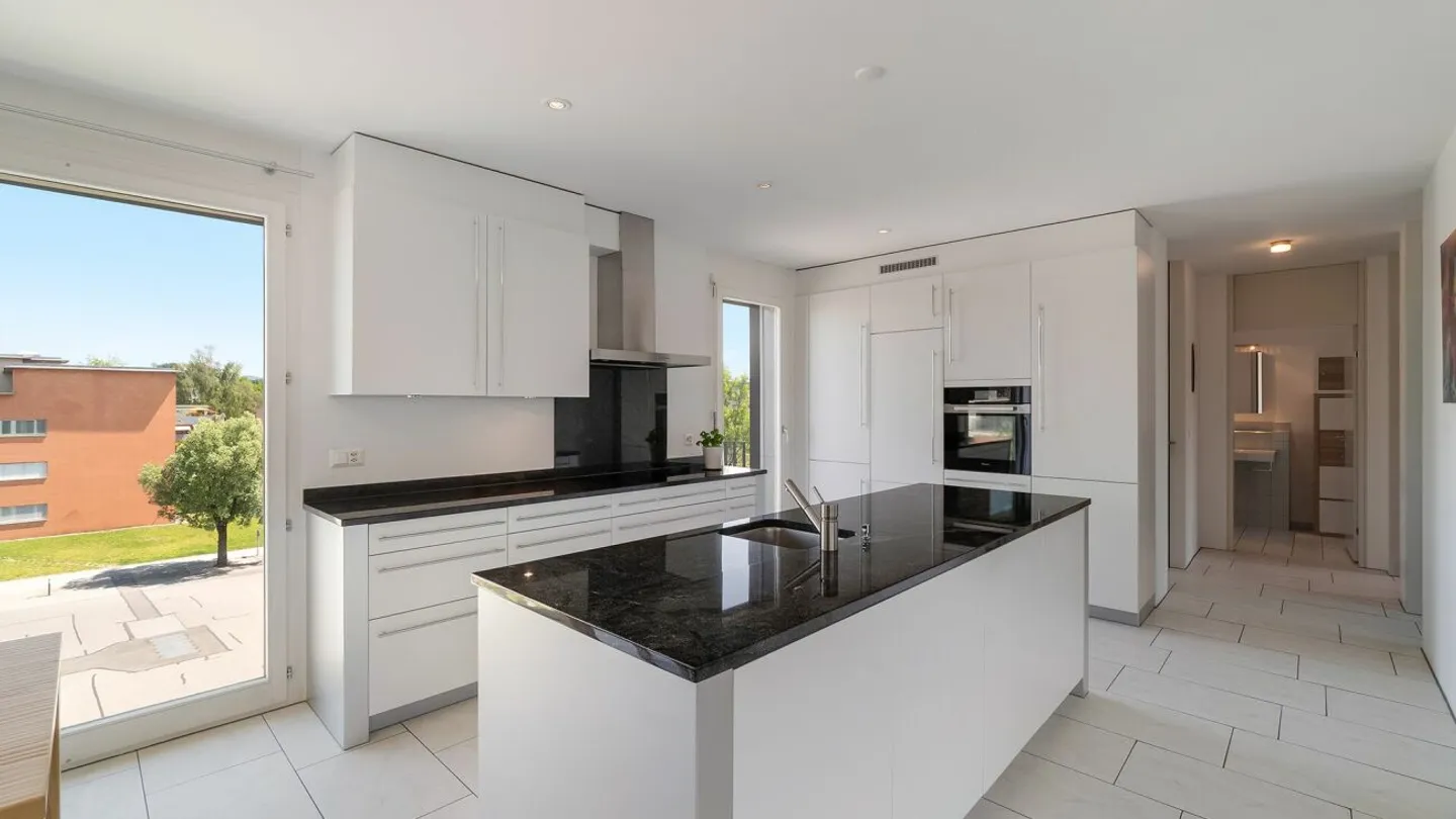 Sunny Dream Home - Photo 2 of 6