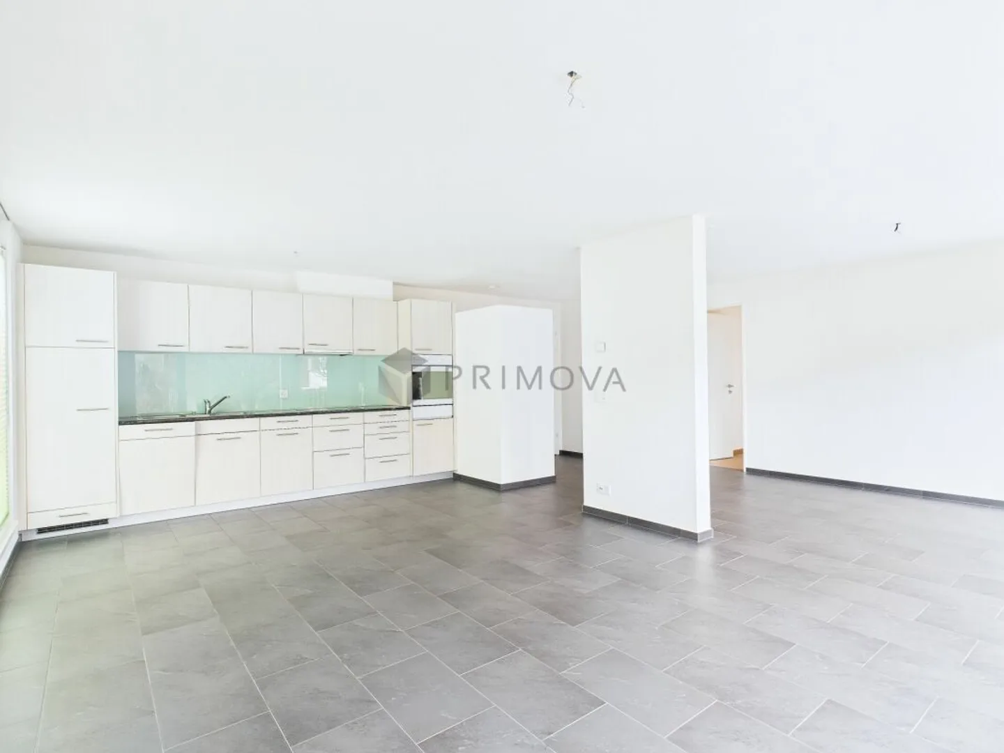 Appartement moderne de 2,5 pièces avec un grand caractère de loft - Photo 5 sur 9