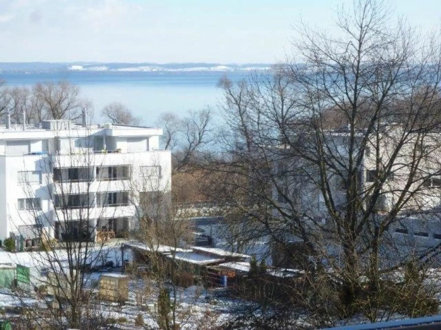 Above the rooftops of Arbon: Penthouse apartment with sunny roof terrace and lake view - Photo 11 of 13