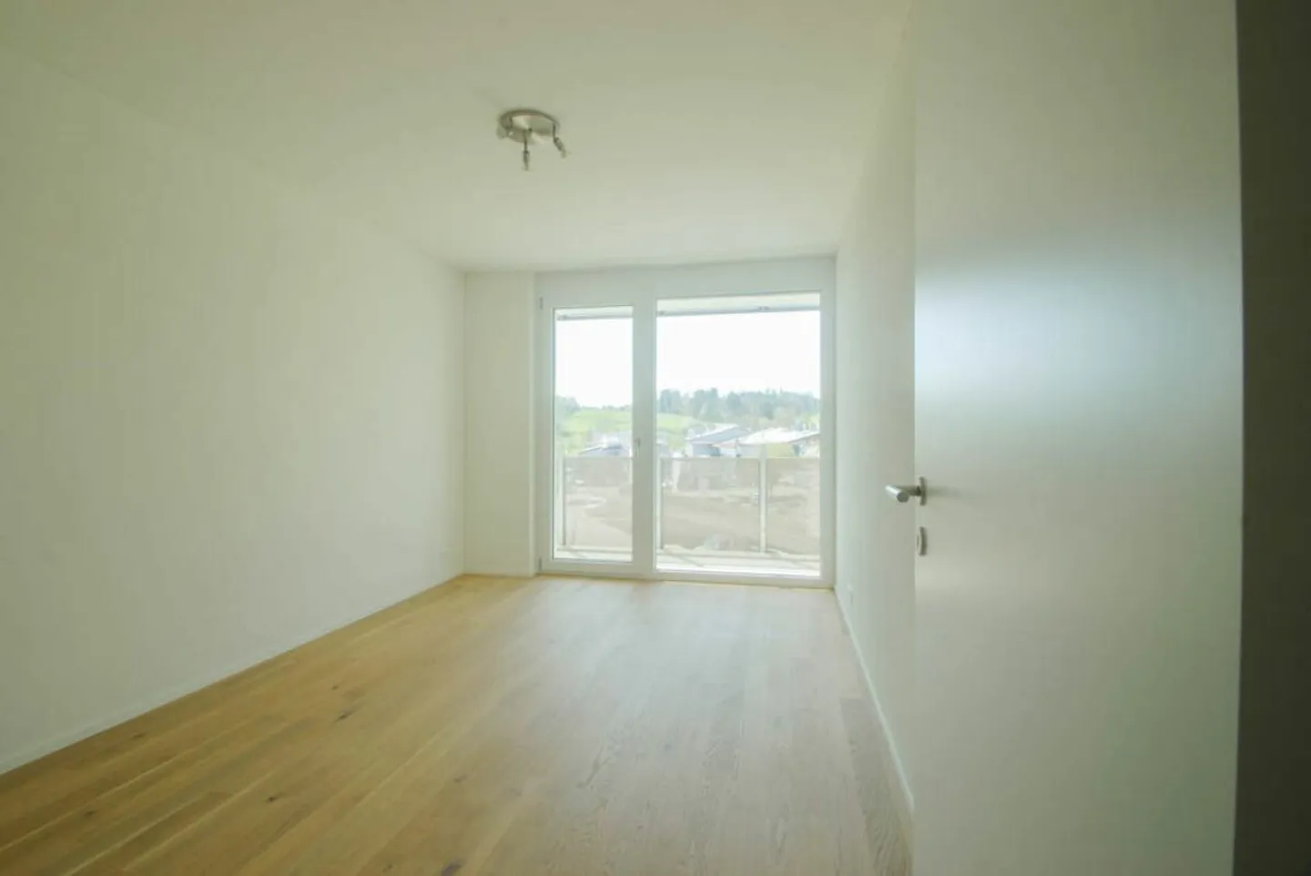 Moderne 3.5-Zimmer-Wohnung mit Südbalkon, Bergsicht &amp; Garage - Photo 13 of 13