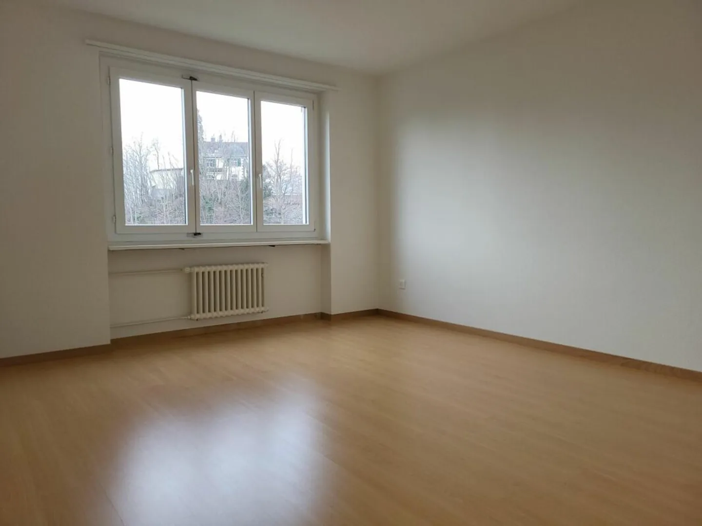 Affordable apartment, shopping facilities and schools in close proximity - Photo 5 of 13