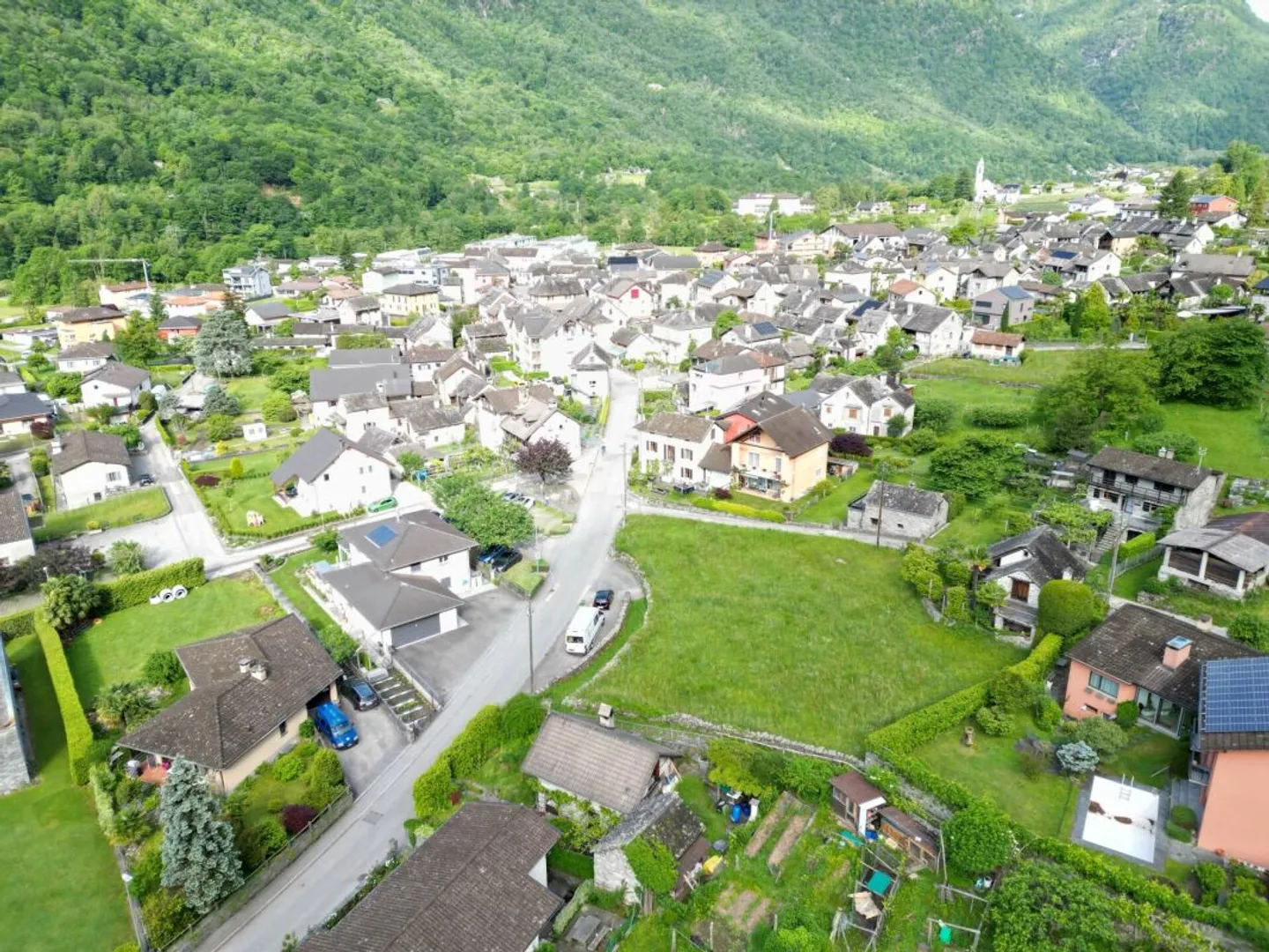 MAGGIA - Grande terreno edificabile in posizione centrale e soleggiata - Foto 3 di 7