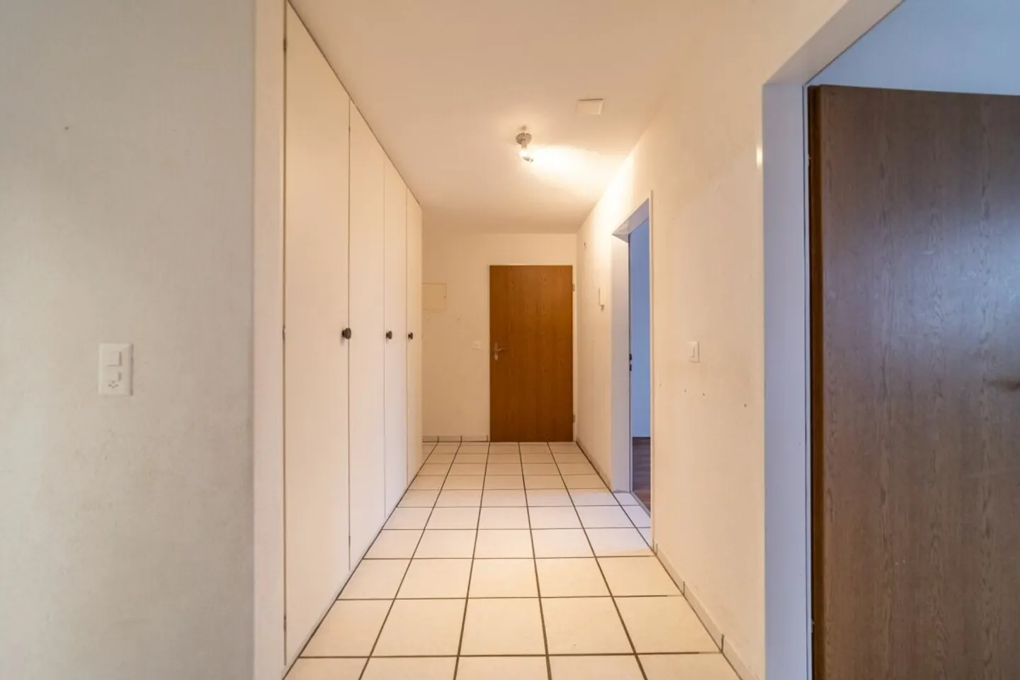 Appartement lumineux de 3,5 pièces à Küngoldingen (commune d'Oftringen) avec terrasse spacieuse (rez-de-chaussée) - Photo 4 sur 10
