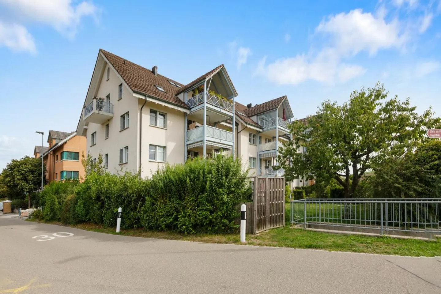 Appartement 3.5 pièces bien entretenu avec balcon ensoleillé et vue sur la verdure - Photo 12 sur 13