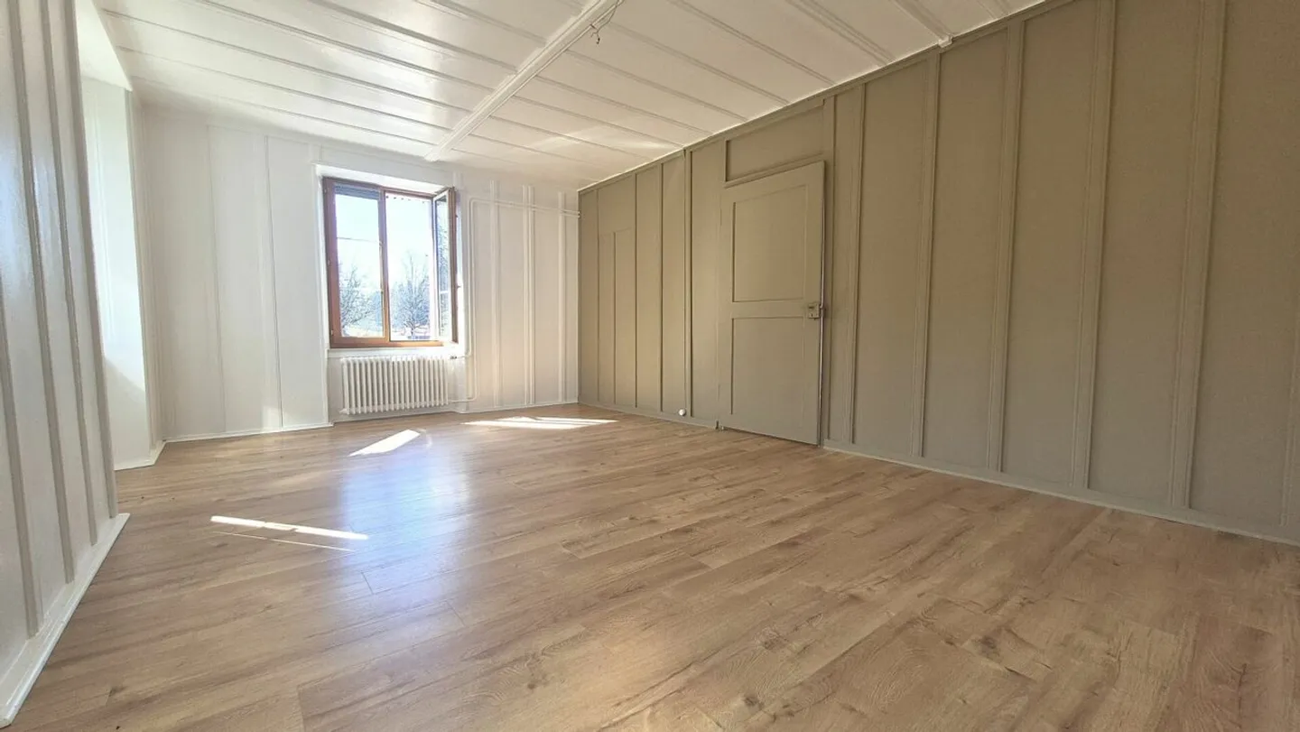 Old-world charm and absolute calm: 5.5 room apartment in Les Planchettes - Photo 5 of 13