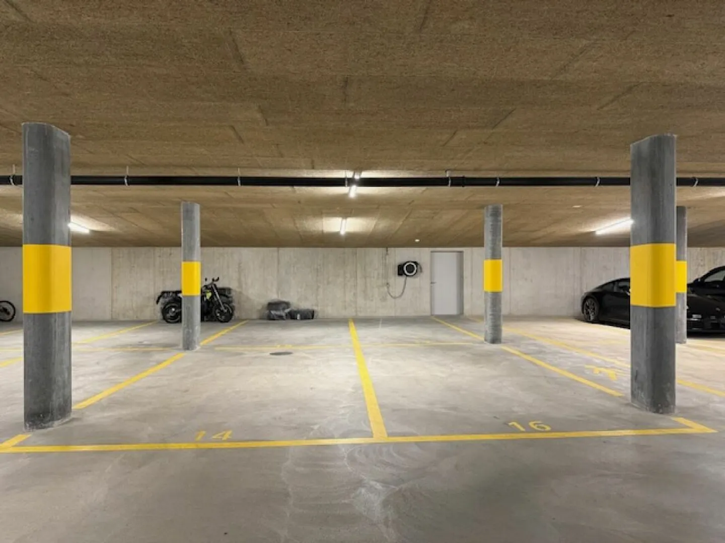 DEUX ESPACES DE STATIONNEMENT SPACIEUX - Photo 3 sur 3