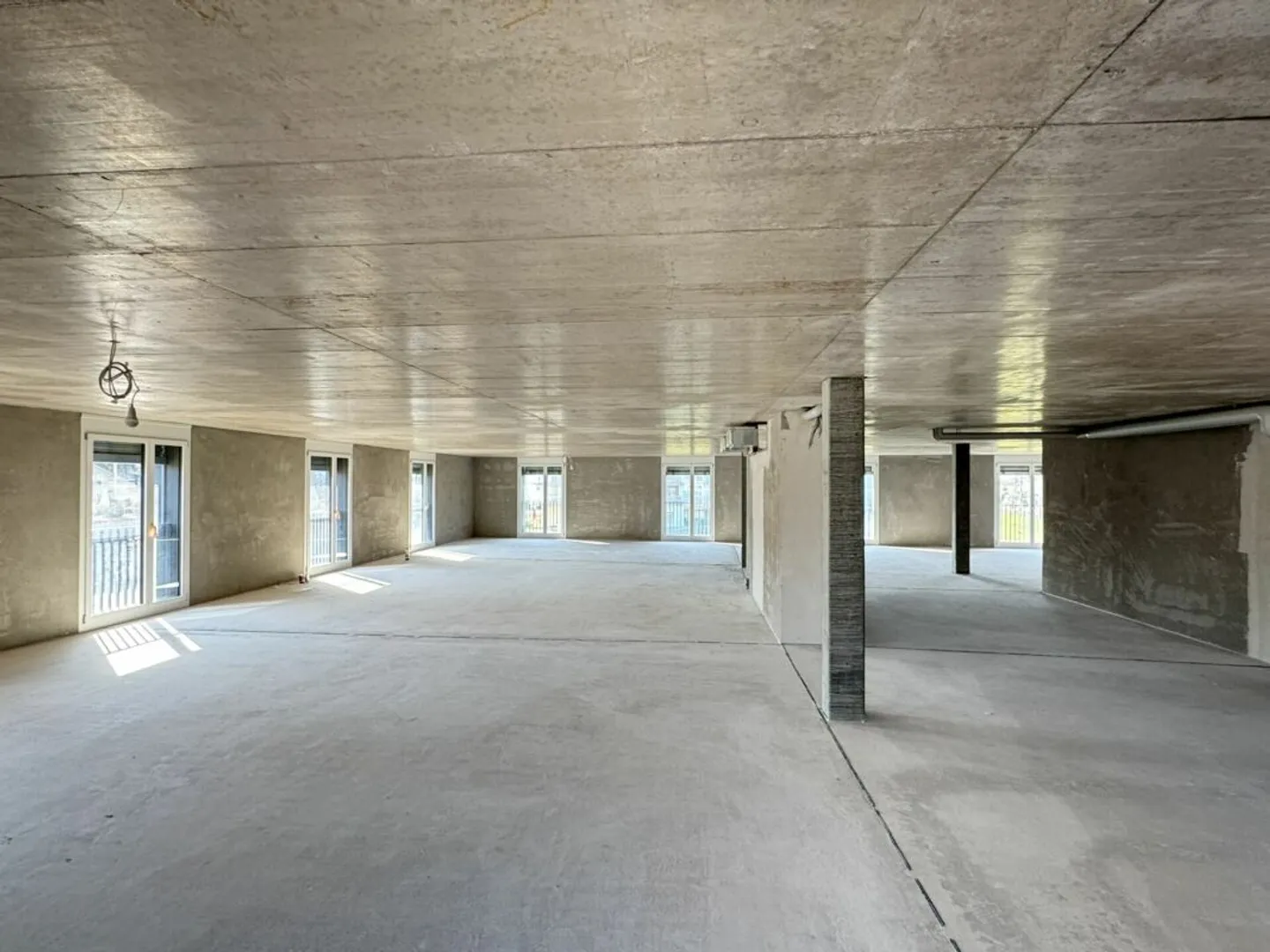 Attractive office & practice space directly at Buchs-Dällikon train station - Photo 2 of 5