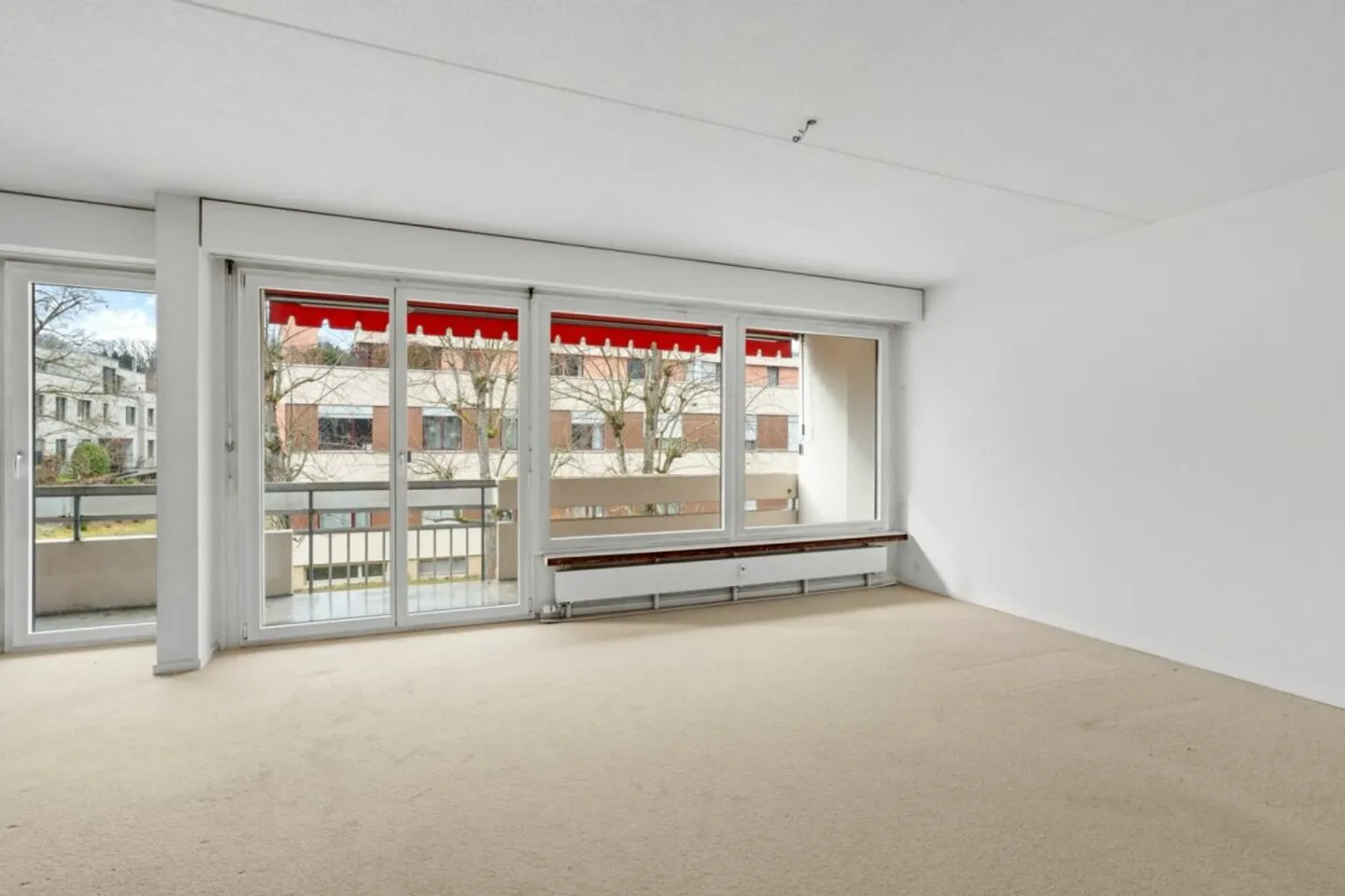 Appartement de 3,5 pièces dans un endroit calme à Reinach avec place de parking et salle de loisirs - Photo 6 sur 13