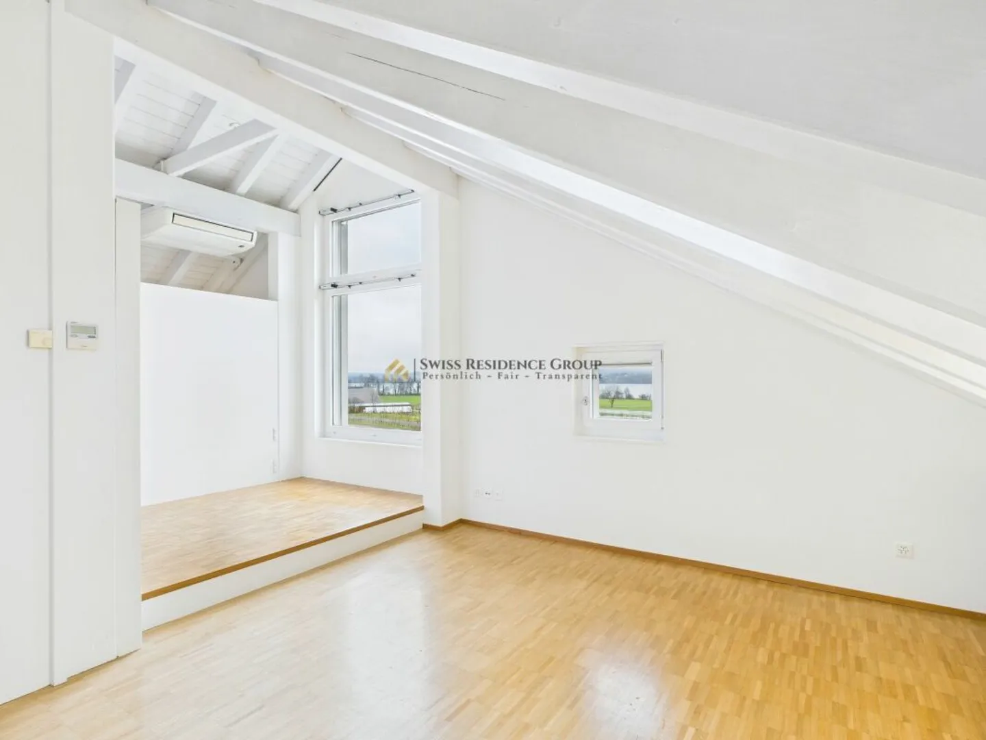 High-quality family residence with garden and unobstructed view of Lake Greifen - Photo 11 of 13