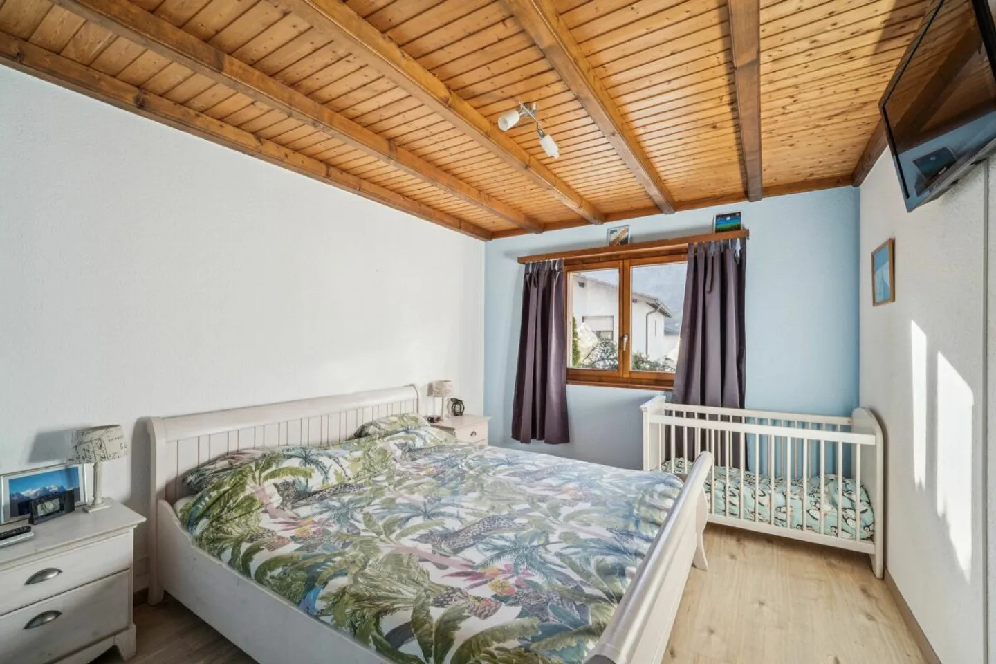 Freistehendes 5,5-Zimmer-Einfamilienhaus in Niedergesteln VS mit Baulandreserve - Foto 10 di 13