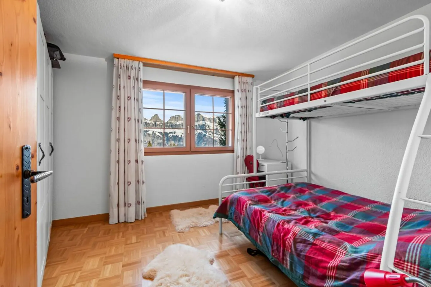 Appartamento per vacanze 4 1/2 stanze con sauna privata e un posto auto nel garage sotterraneo - Foto 11 di 13