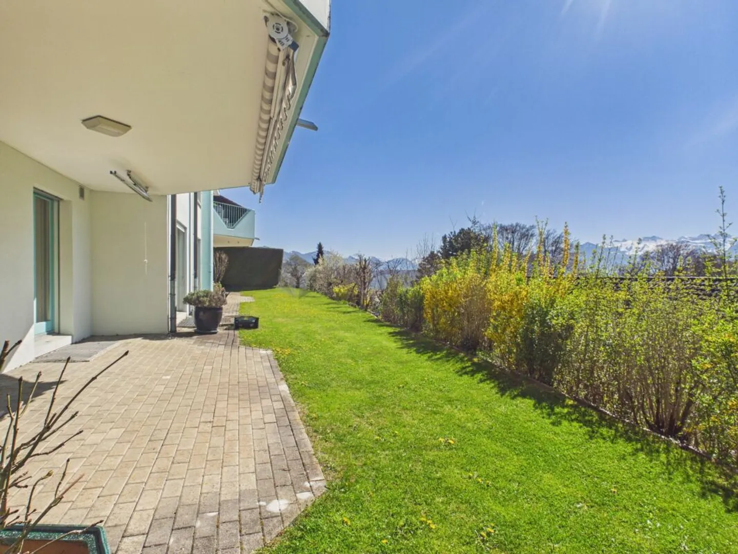 Charmante Doppelhaushälfte mit Bergblick - Foto 2 von 12