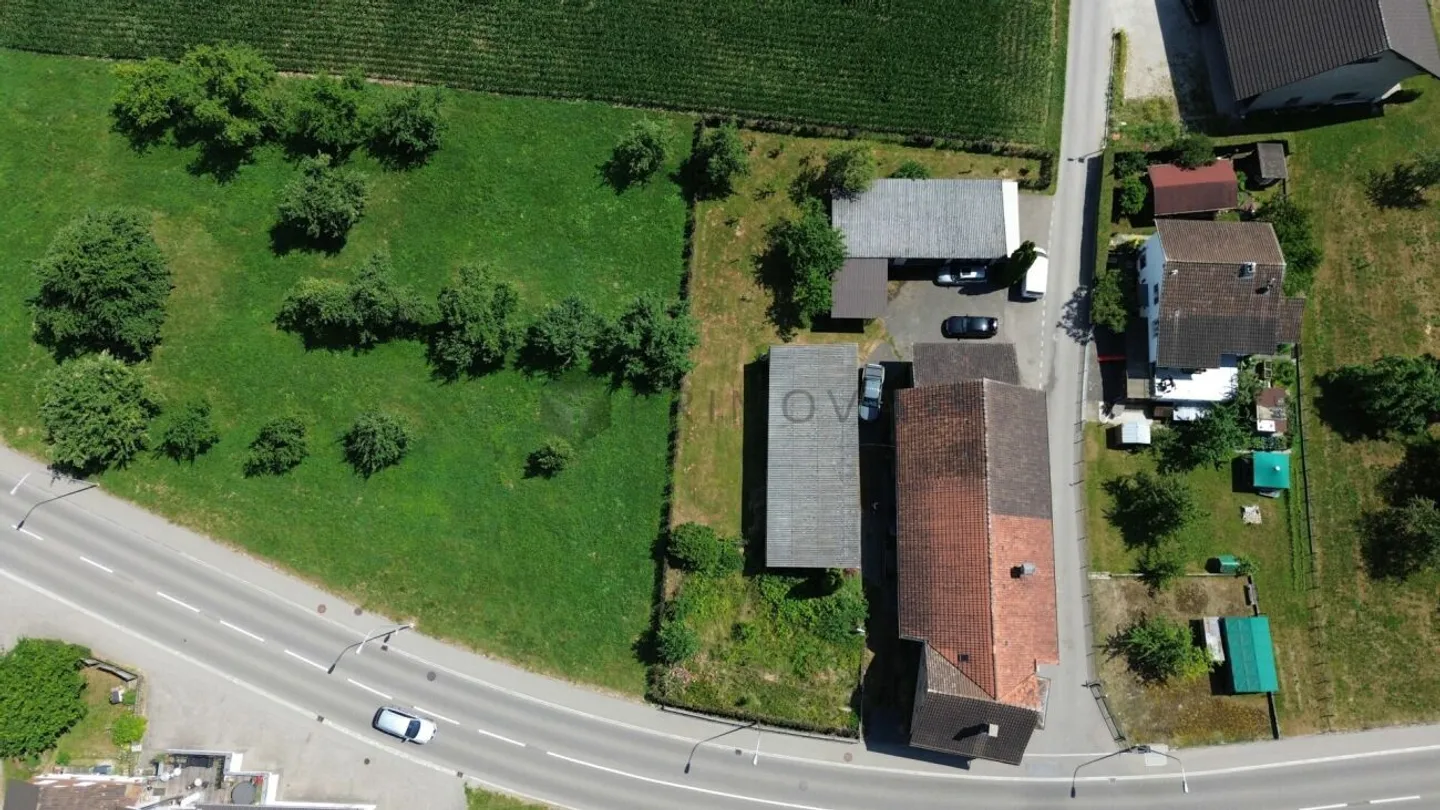 Bauernhaus mit Nebengebäuden auf 2'000m² Grundstück mit Entwicklungspotenzial - Foto 5 di 6
