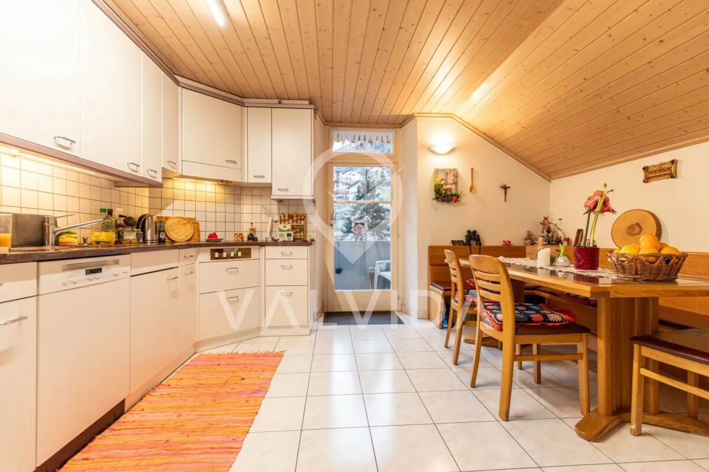 Attractive 4.5-room penthouse in a central location - Photo 1 of 13