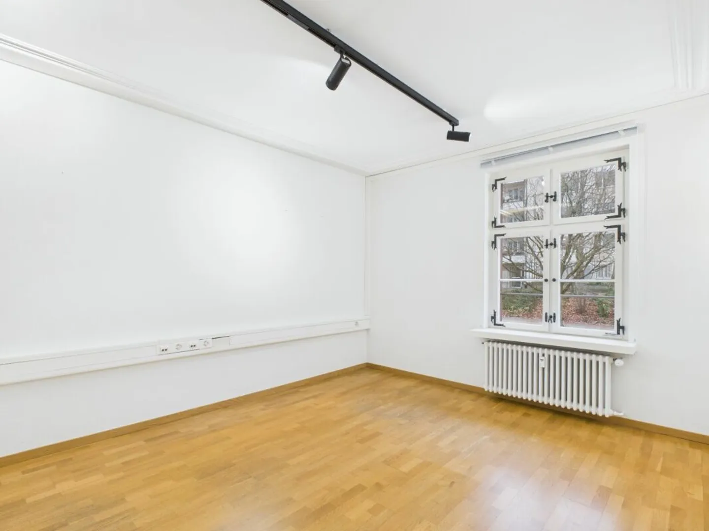 Bureau attrayant dans un emplacement calme - utilisation polyvalente avec 6 places de parking - Photo 7 sur 9